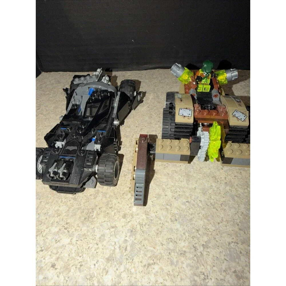 LEGO DC Batman vs Superman 76045 Kryptonite Interception Lot 76046 parts too